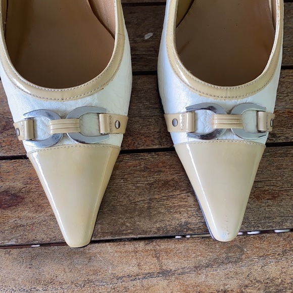 Stuart Weitzman Size 8 M Pointy Toe Slingback Heels - Picture 3 of 15